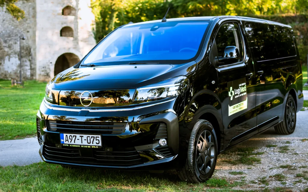 Opel Zafira Life Business edition 2024, putnički kombi- AT 8 2.0, 180 KS LogiMoti rent a car Banja Luka
